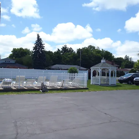 Glass House Inn Erie Near I-90 & I-79-3